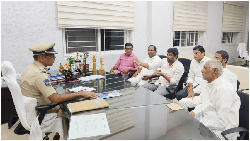 Telangana: బీఆర్ఎస్ కార్యకర్తలపై దాడి.. రామగుండం కమిషనరేట్ లో నేతల ఫిర్యాదు!