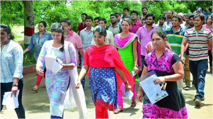 TGPSC: ఆగం చేసిన ఆధార్ కార్డు.. భర్త పేరుందని గ్రూప్1 పరీక్షకు నో ఎంట్రీ!