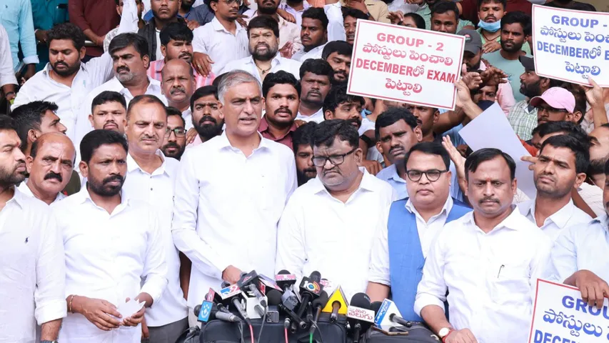 Harish Rao:  ప్రశ్నిస్తే కేసులు పెడుతున్నారు.. హరీష్ రావు ఫైర్