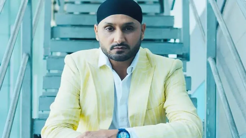 Harbhajan Singh: పాకిస్తాన్ మాజీ క్రికెటర్ అక్మల్ కు ఇచ్చిపడేసిన హర్భజన్.. 
