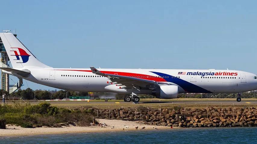 Malaysian Airways flight: మలేషియన్ ఎయిర్‌వేస్ విమానంలో ప్రమాదం