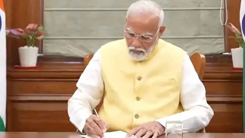 PM Kisan Samman Nidhi: రైతులకు.. పేదలకు మోదీ గుడ్ న్యూస్.. తొలి సంతకం ఆ ఫైల్ పైనే!