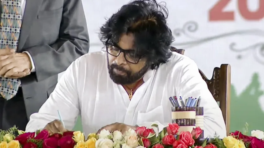 Pawan Kalyan : మొదటి రోజే 10 గంటల పాటు సమీక్ష.. అధికారుల టార్గెట్ మూడు నెలలే!