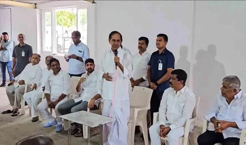 KCR: పార్టీ కార్యకర్తలతో కేసీఆర్ సమావేశం.. ఏం మాట్లాడారంటే ?