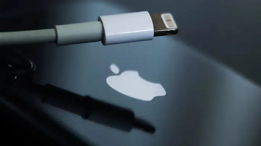 iPhone Charging Tips: ఐఫోన్‌ ఛార్జింగ్​ పెట్టేటప్పుడు ఈ మిస్టేక్స్  చేస్తున్నారా? ఏం జరుగుతుందో తెలుసా!