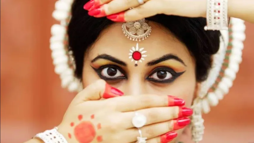 Hindu tradition: స్త్రీల నుదుటిపై పెట్టుకునే గుర్తు ఏంటి? దాని వెనుక ఉన్న మత విశ్వాసం ఇదే!