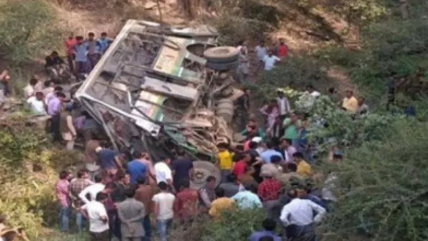 Bus Accident: ఘోర రోడ్డు ప్రమాదం..బస్సు బోల్తా..నలుగురి మృతి..ఇంకా!