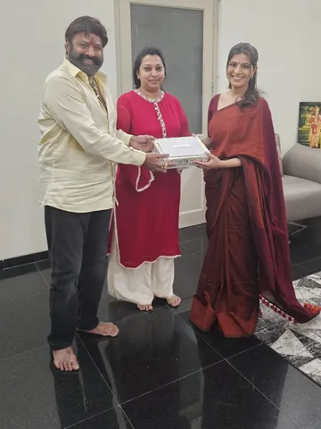 బాలయ్యకు వరలక్ష్మి శరత్ కుమార్ పెళ్లి ఆహ్వానం..!