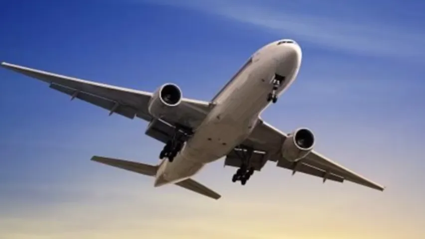 Flight: విమానం గాల్లో ఉండగా మంటలు..భయాందోళనలో ప్రయాణికులు!