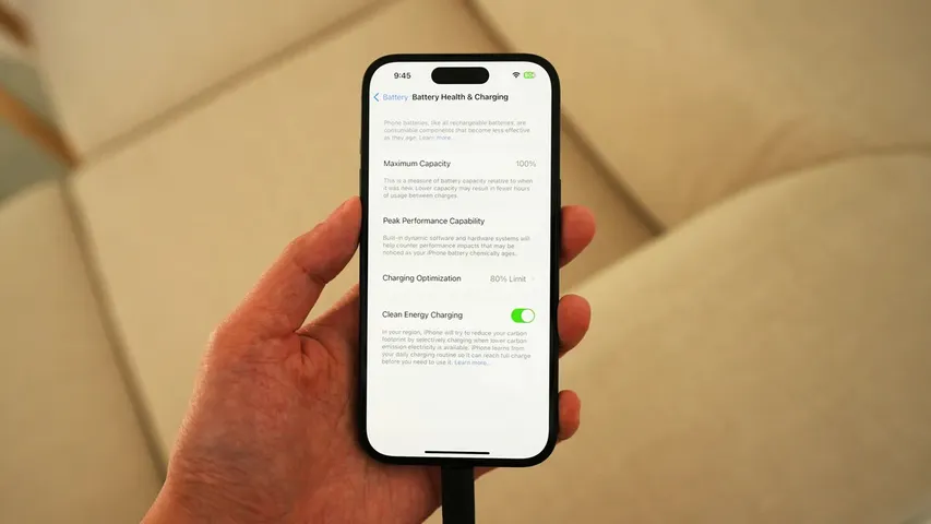 iPhone Battery: ఐ ఫోన్ బ్యాటరీ త్వరగా దిగిపోతుందా? ఛార్జింగ్ పెట్టేటప్పుడు ఇలా చేయండి.