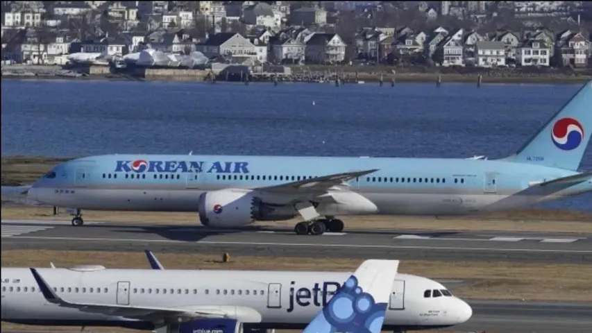 Flight Accident: ఒక్కసారిగా 21 వేల అడుగుల కిందికి విమానం.. ప్రయాణీకులకు తీవ్ర గాయాలు 