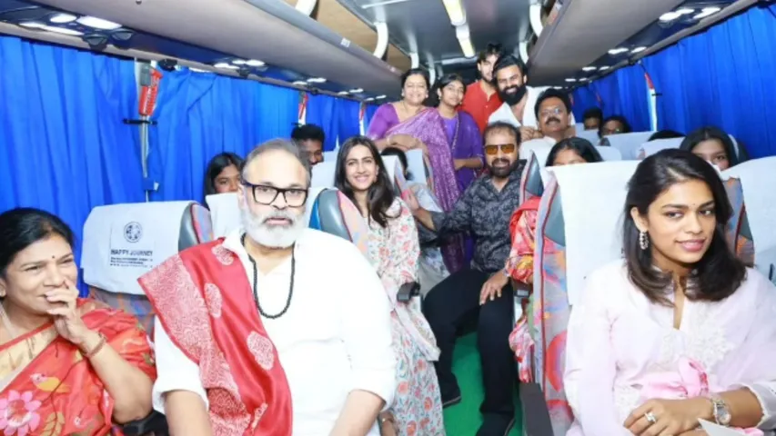 Pawan Kalyan : పవన్‌ ప్రమాణ స్వీకారం..స్పెషల్‌ బస్సులో వచ్చిన మెగా కుటుంబం!