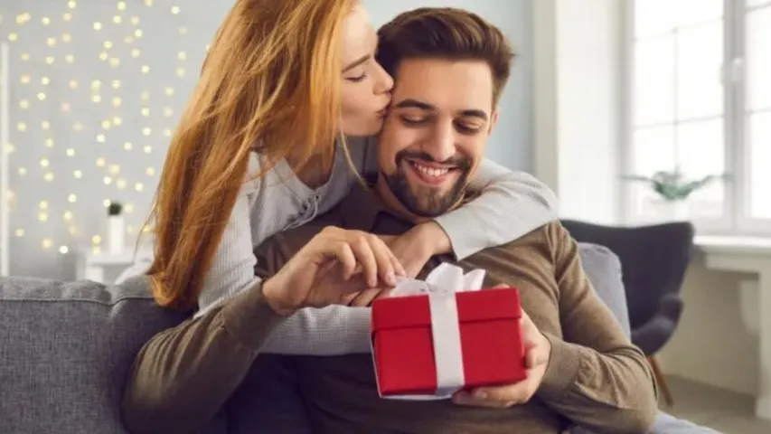Relationship Tips: మీ భర్త పుట్టినరోజున అతనికి సర్‌ప్రైజ్ గిఫ్ట్ ఇవ్వాలనుకుంటున్నారా? ఈ ఐడియా మీ కోసమే!