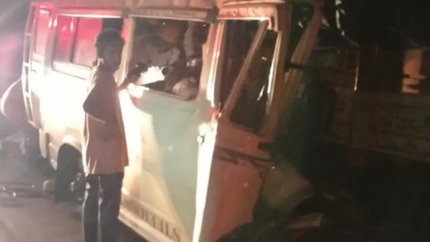 Road Accident : ఘోర రోడ్డు ప్రమాదం..13 మంది మృతి..!