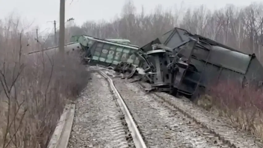 Train Accident : ఘోర రైలు ప్రమాదం.. పట్టాలు తప్పిన 9 కోచ్‌ లు!