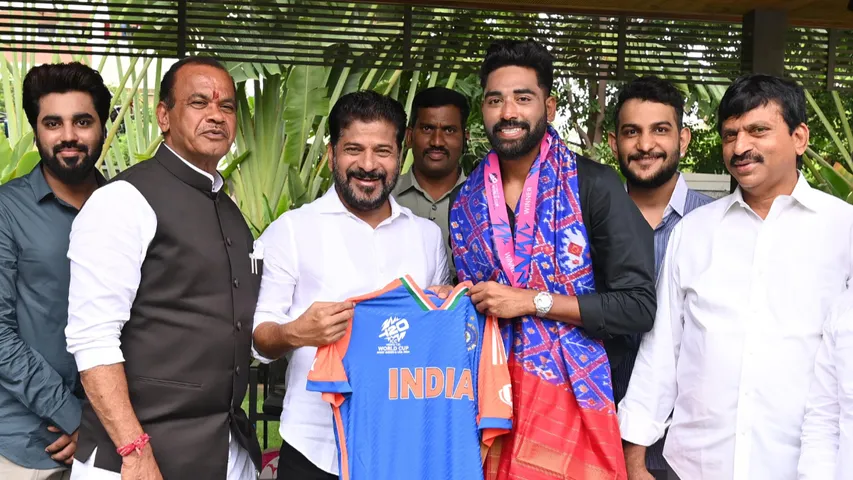 CM Revanth Reddy: సీఎం రేవంత్‌రెడ్డిని కలిసిన టీమ్‌ ఇండియా క్రికెటర్‌ సిరాజ్‌