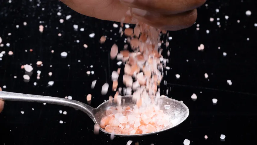 Salt Side Effects: ఉప్పు ఎక్కువగా తింటే చావే.. రక్తపోటు పెరగడంతో పాటు ఆ సమస్యలు తప్పవు!