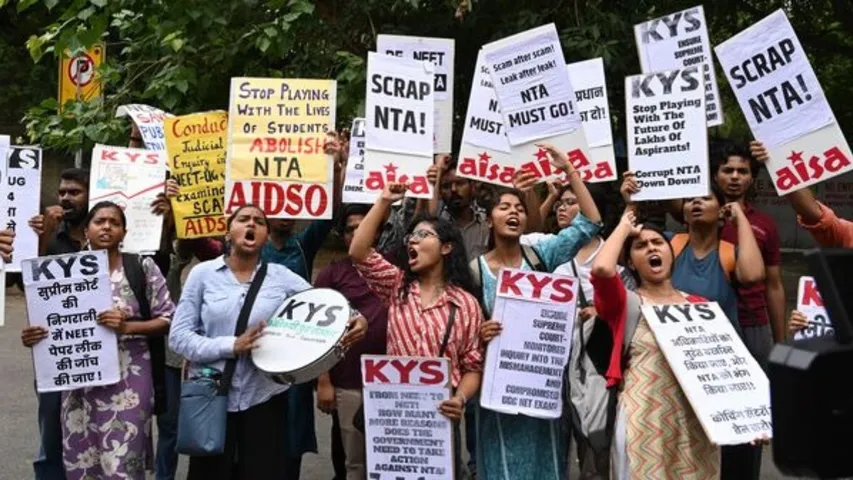 NEET Paper Leak: నీట్‌ పేపర్‌ లీక్‌ కేసు.. ఇద్దరు ఎంబీబీఎస్ విద్యార్థులు అరెస్టు