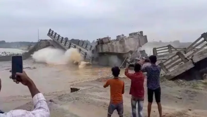 Bihar Bridge Collapse: రెండు వారాల్లో కూలిన 11 వంతెనలు..