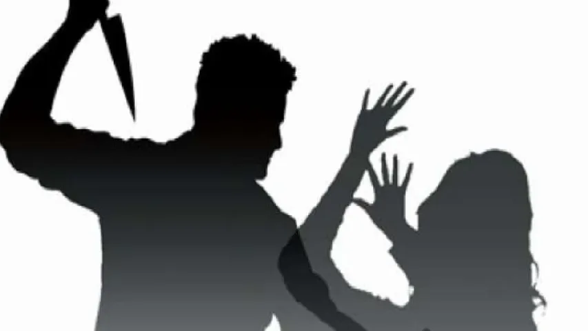 Adilabad: ఆదిలాబాద్ లో పట్టపగలే దారుణం.. భార్య గొంతు కోసిన భర్త..!