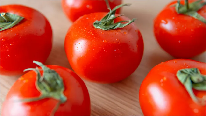 Kitchen Hacks: ఈ నీటిలో కడిగితే టమోటోలు త్వరగా చెడిపోవు..!