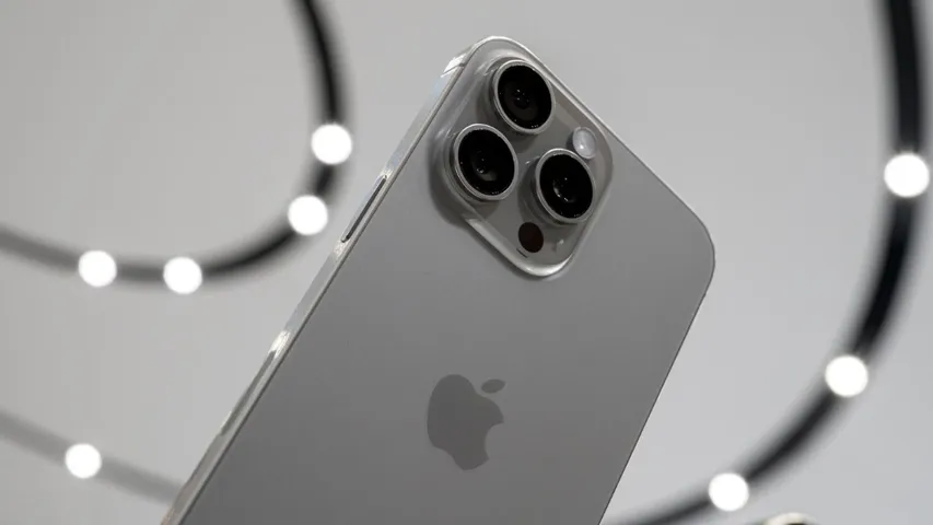 iPhone 17: యాపిల్ 17 లో బ్యాటరీ తీసే ఆప్షన్!