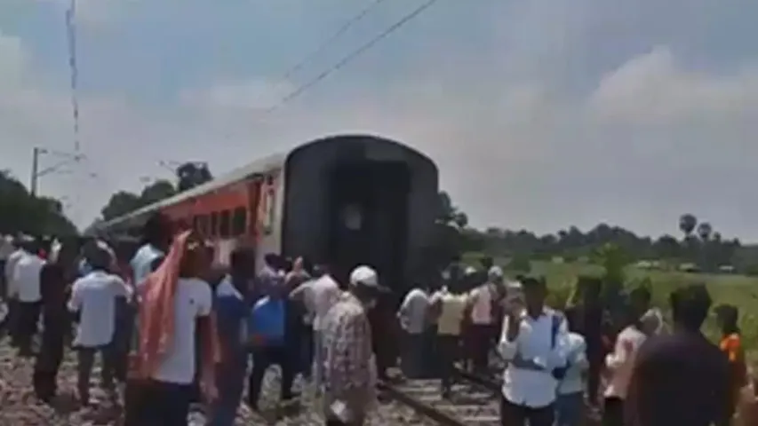 Bihar: బీహార్‌లో ఘోరం.. రెండుగా విడిపోయిన రైలు