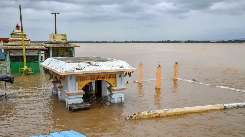Weather Alert : భారీ వర్షాలు.. పెరుగుతున్న గోదావరి నీటిమట్టం