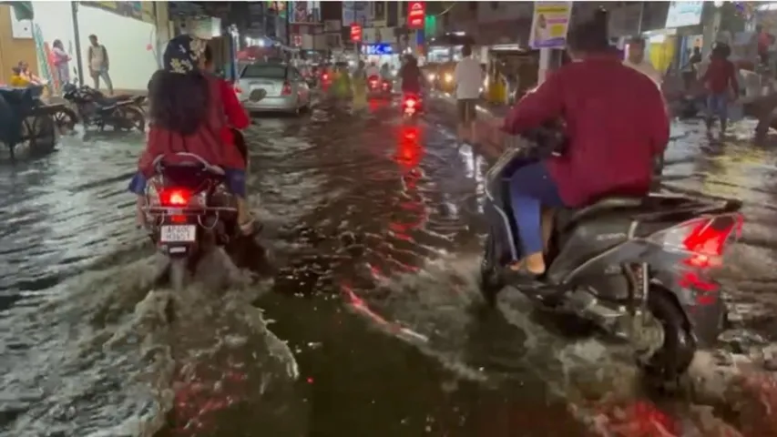 Tirupathi: తిరుపతిలో భారీ వర్షం..ఇబ్బందులు పడుతున్న భక్తులు