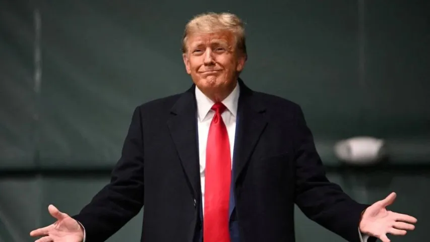 Donald Trump: ట్రంప్‌ సోషల్ మీడియా ఖాతాలపై ఆంక్షలు ఎత్తివేత..