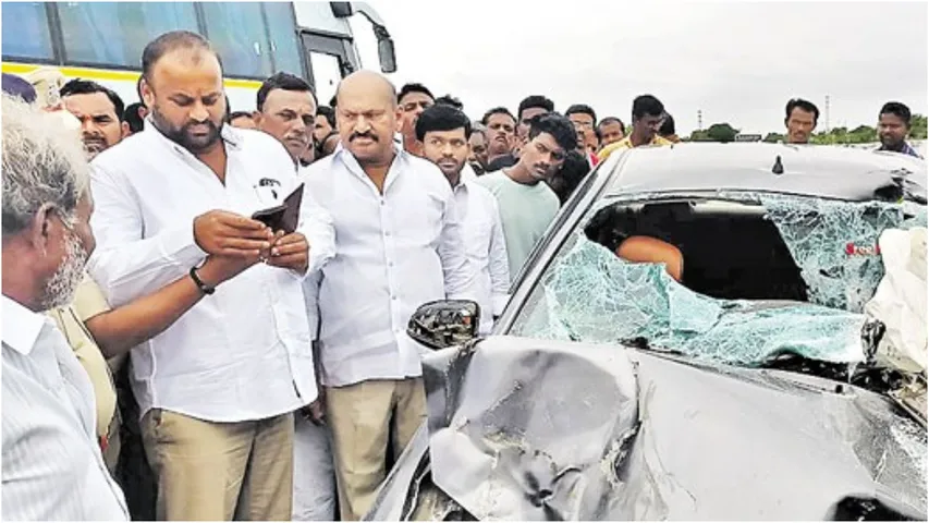 Accident : ఏపీలో దారుణం.. నలుగురి ప్రాణాలు తీసిన పాలకోవ సరదా