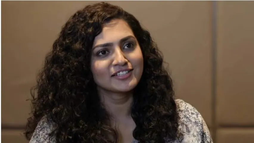 Parvathy Thiruvothu : నటిని కాకపోయుంటే టీ అమ్మేదాన్ని.. స్టార్ హీరోయిన్ షాకింగ్ కామెంట్స్!