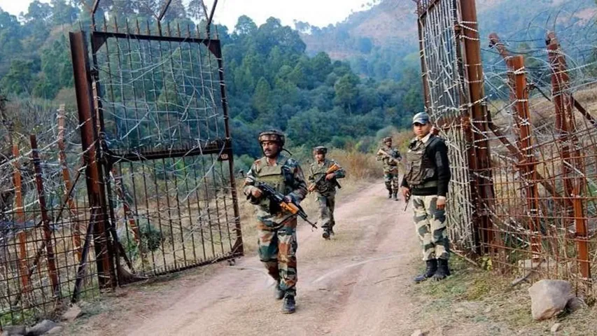 Jammu And Kashmir : సరిహద్దుల్లో కాల్పులు.. ముగ్గురు ఉగ్రవాదులు హతం