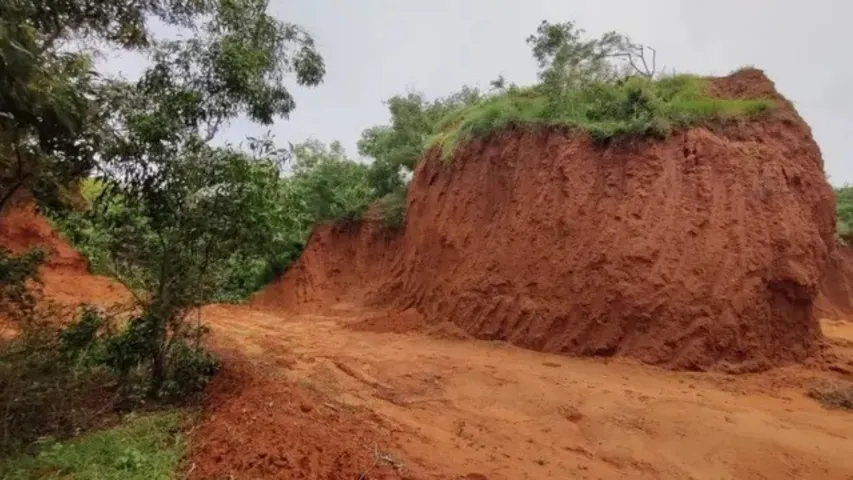 Andhra Pradesh: భీమిలిలో ఎర్రమట్టి దిబ్బలు ధ్వంసం.. జాయింట్ కలెక్టర్ ఆగ్రహం