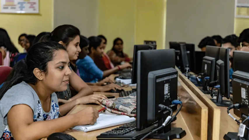 Telangana: ఇంజినీరింగ్‌ చేయాలనుకునేవారికి గుడ్‌న్యూస్‌.. మరో 9 వేల సీట్లు