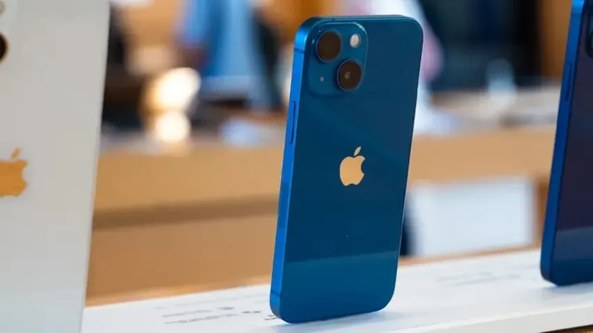 iphone: ఐఫోన్‌ కొనాలనుకునేవారికి గుడ్‌న్యూస్‌.. భారీగా తగ్గిన ధరలు
