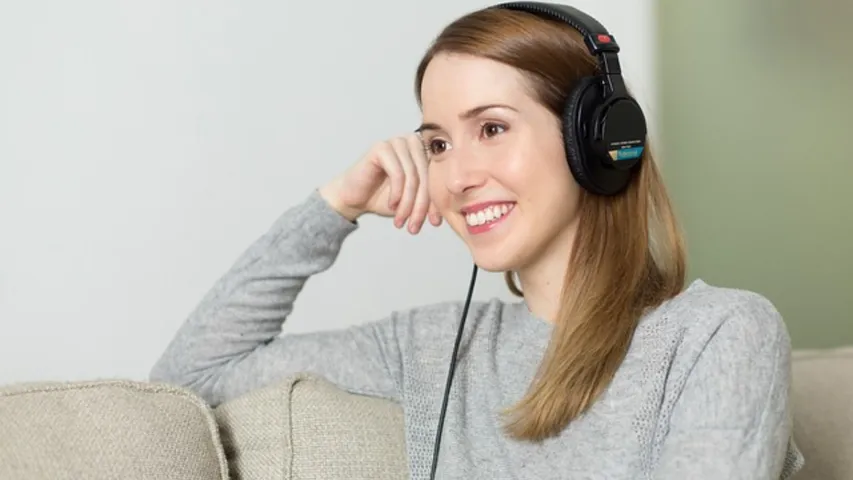 Headphones: ఇయర్‌ఫోన్స్‌ను రోజూ ఎన్ని గంటలు ఉపయోగించాలి? తప్పక తెలుసుకోండి!