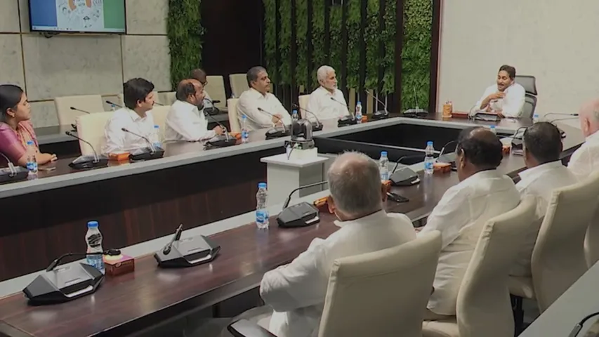 వైసీపీ ఎంపీలతో జగన్ మీటింగ్-LIVE