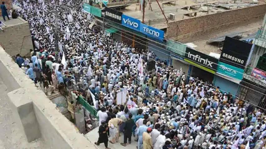Pakistan : పాకిస్థాన్ లో సైన్యానికి వ్యతిరేకంగా ప్రజల నిరసనలు 