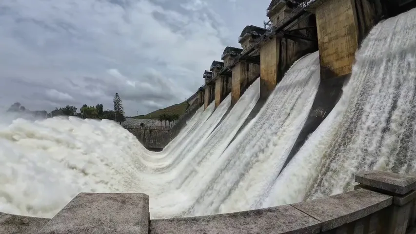 Srisailam Reservoir: శ్రీశైలం జలాశయానికి కొనసాగుతున్న వరద ప్రవాహం