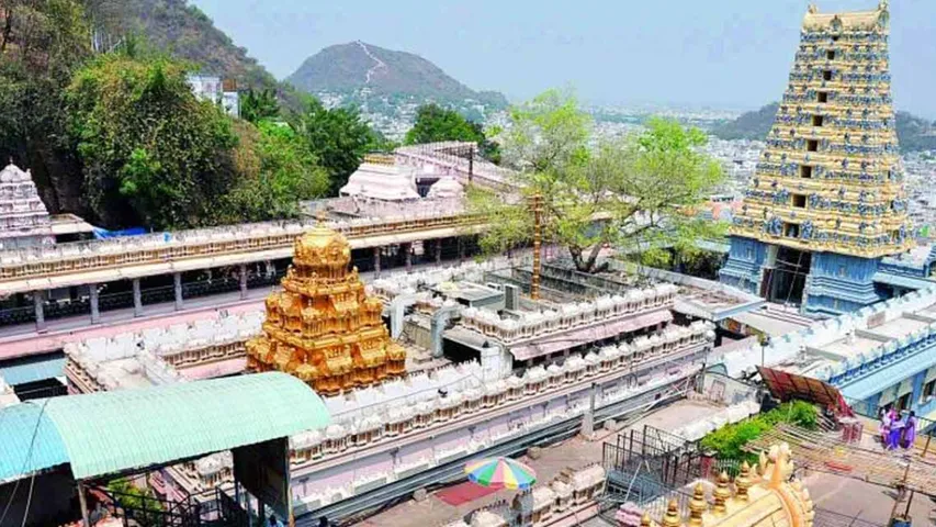 Vijayawada: విజయవాడ దుర్గగుడికి వెళ్లే భక్తులకు అలర్ట్