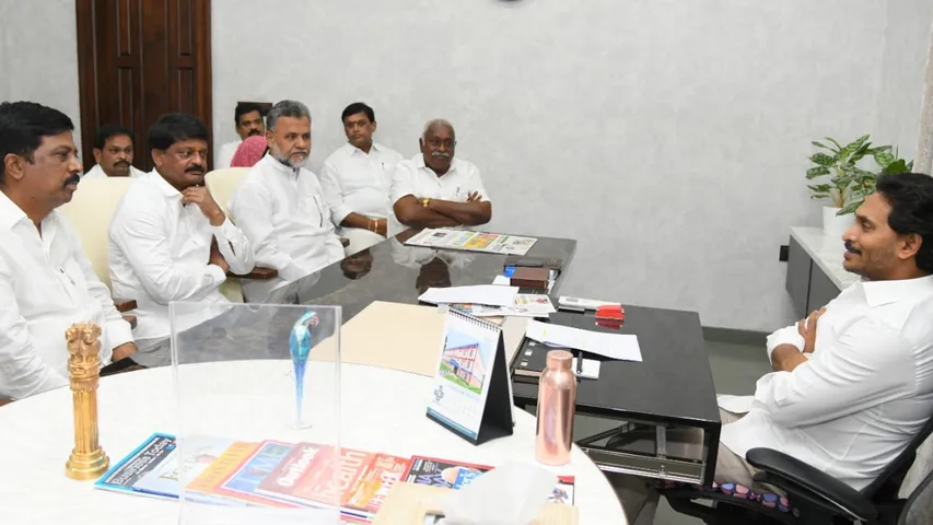 పార్టీ నేతలతో జగన్ భేటీ!