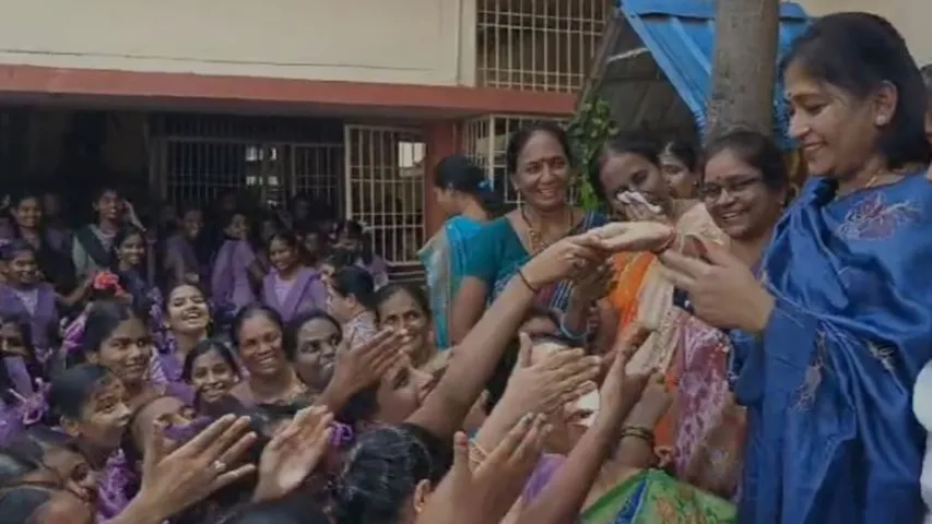 AP: హోం మంత్రి అనిత విస్తృత పర్యటన.. విద్యార్థులతో మాట్లాడి..