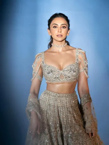 స్టైలిష్ లెహంగా లుక్ లో మెరిసిపోతున్న రకుల్