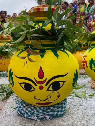 బోనాలు జరుపుకోవడానికి కారణమేంటో తెలుసా..!