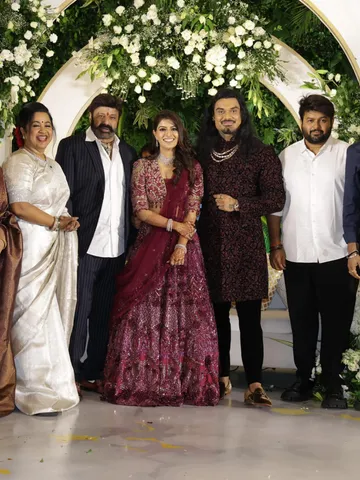 వరలక్ష్మి శరత్ కుమార్ పెళ్ళిలో టాలీవుడ్, కోలీవుడ్ సెలెబ్రిటీల సందడి..!