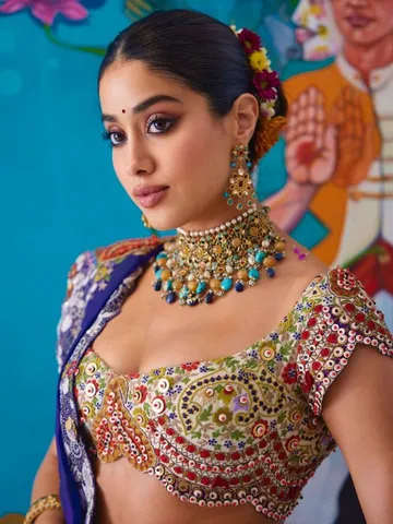 బాపు బొమ్మలా జాన్వీ కపూర్ బ్యూటీ..!