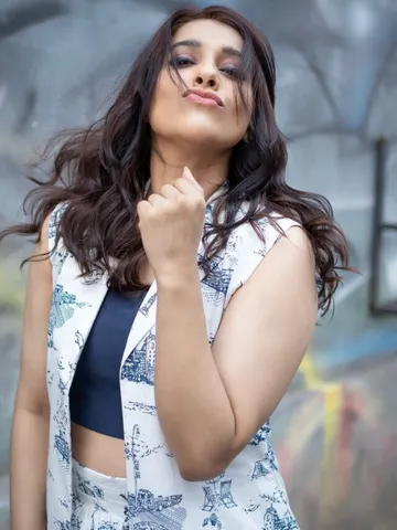 యాంకర్ రష్మీ లేటెస్ట్ క్రేజీ పిక్స్..!