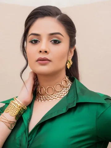 మెస్మరైజ్ చేస్తోన్న శ్రీముఖి .!