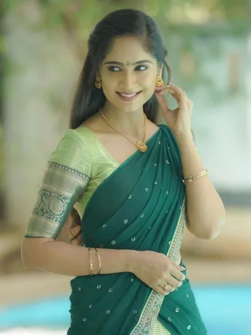 బుల్లితెర బ్యూటీ అందాల హోయలు..!